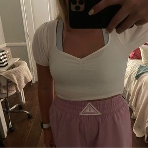 Super cute puff shoulder top!